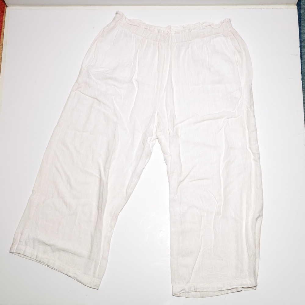 Super comfy off white linen style crop pants size 10